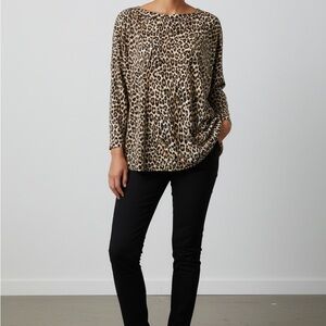Tommy Bahama Leopard Print Crewneck Tunic Blouse Size Medium